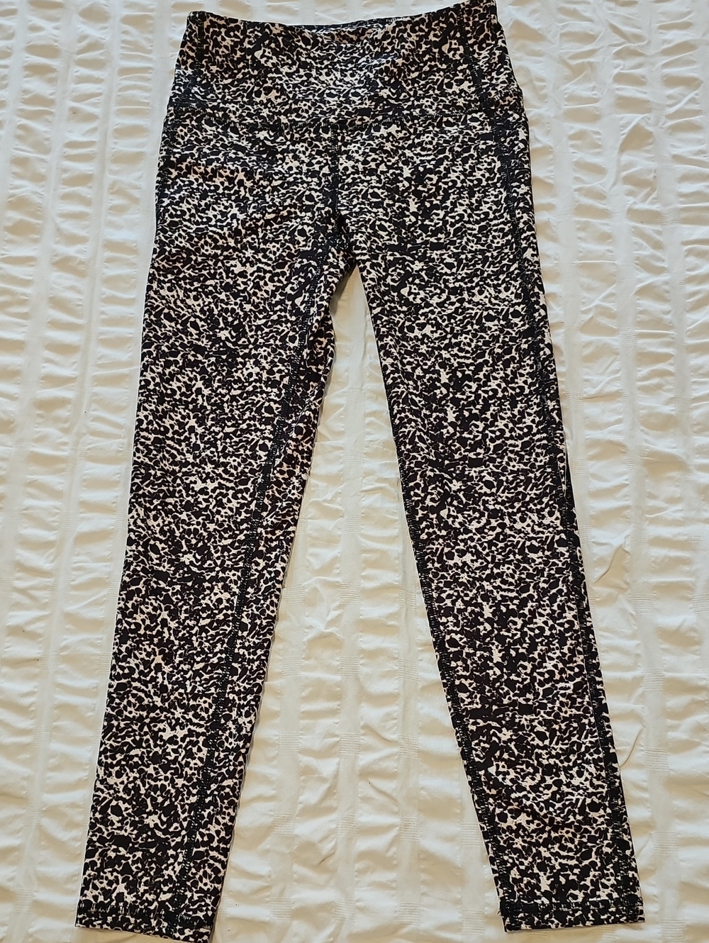DSG Women's Size XS Brown and Tan Printed Low Rise 7/8 Length Leggings